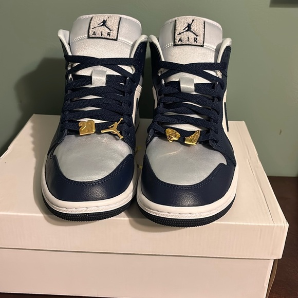 Jordan Shoes - ‼️BNWB‼️ Jordan
Air Jordan 1 Mid "Football Grey/White/Midnight Navy" sneakers